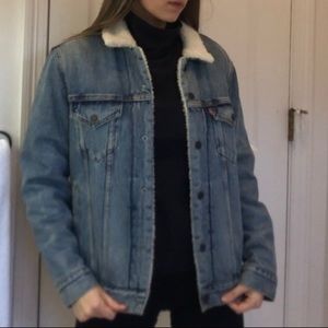 Levi’s sherpa trucker denim jacket